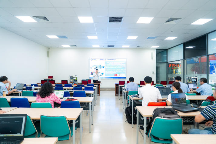 Giảng viên HUTECH cập nhật công nghệ tự động hóa cùng Siemens Việt Nam 54