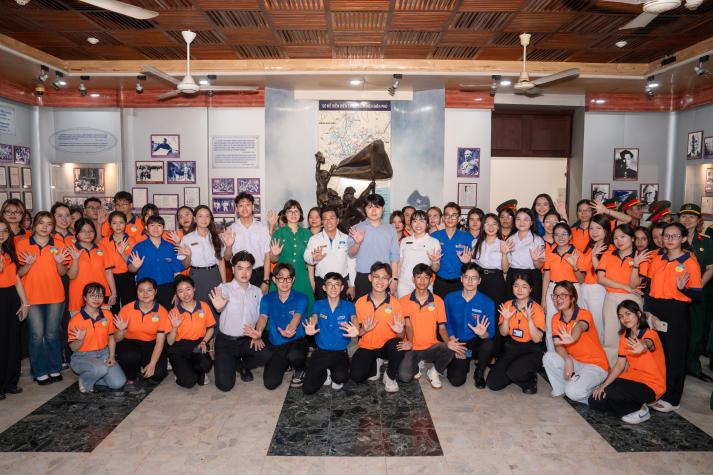[Ảnh] Về nguồn tại Bến Nhà Rồng: Hành trình ý nghĩa của sinh viên Khoa Tài chính - Thương mại 192