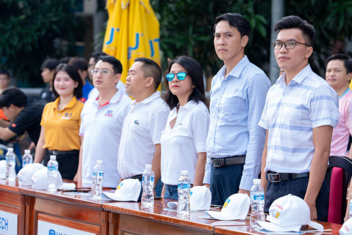 [Video] Bùng nổ tinh thần thể thao, Hội thao CB-GV-NV HUTECH 2026 khởi động mùa tranh tài rực lửa 38