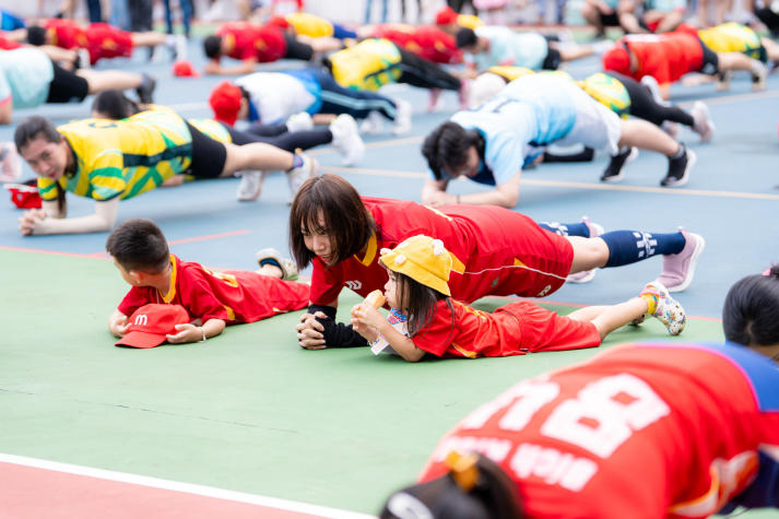 [Video] Sôi động, gắn kết và bùng nổ tại Hội thao Cán bộ - Giảng viên - Nhân viên HUTECH 2025 155