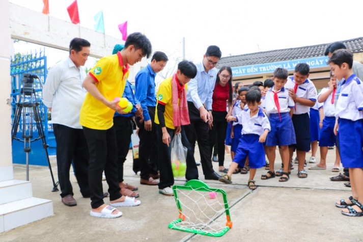 Sinh viên Quản trị kinh doanh xây cầu nối đoàn kết dân tộc, sẻ chia yêu thương tại Bạc Liêu 52