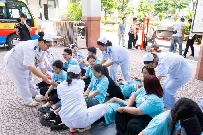 “Chạy trạm” cấp cứu, sinh viên Khoa Điều dưỡng - Kỹ thuật y học luyện bản lĩnh xử trí tình huống y khoa 58