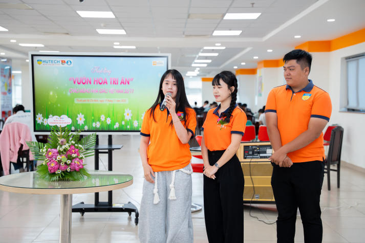 [Ảnh] Khoảnh khắc đẹp tại cuộc thi cắm hoa 20/11: Sinh viên HUTECH gửi trọn yêu thương đến các nhà giáo 57