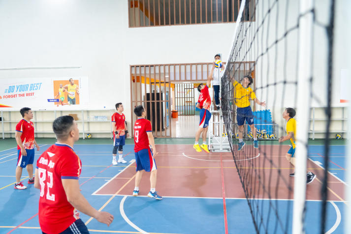 [Hội thao CB-GV-NV HUTECH 2025]: Bóng chuyền nam xác định 4 cái tên tiến vào Bán kết 74