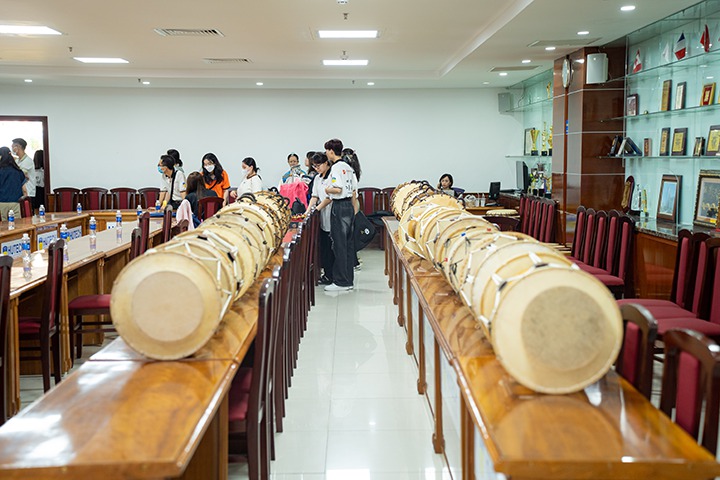 Sinh viên rủ nhau “vi vu” xứ sở kim chi ngay tại HUTECH trong Lễ hội Văn hóa Hàn Quốc 2023 19