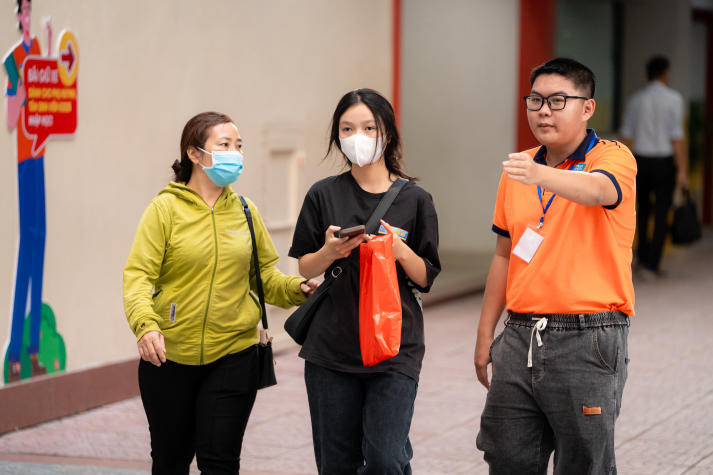 Tân sinh viên HUTECH đến trường nhập học từ sáng sớm 29