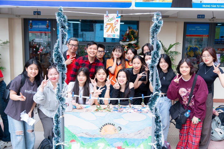 Cultural Day Xmas Joy 2024: Sinh viên Khoa Tiếng Anh lan tỏa tinh thần Giáng sinh cùng bè bạn quốc tế 18