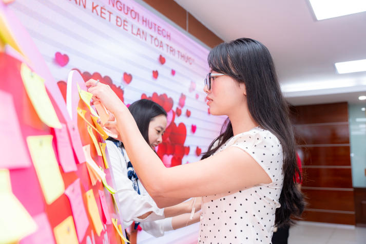 [Video] “Gắn kết để lan tỏa tri thức”: HUTECH chào đón những người đồng hành mới 131