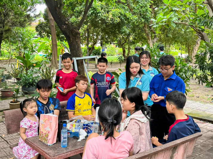 Sinh viên Khoa Điều dưỡng - Kỹ thuật y học trao yêu thương, lan tỏa trách nhiệm đến cộng đồng 56
