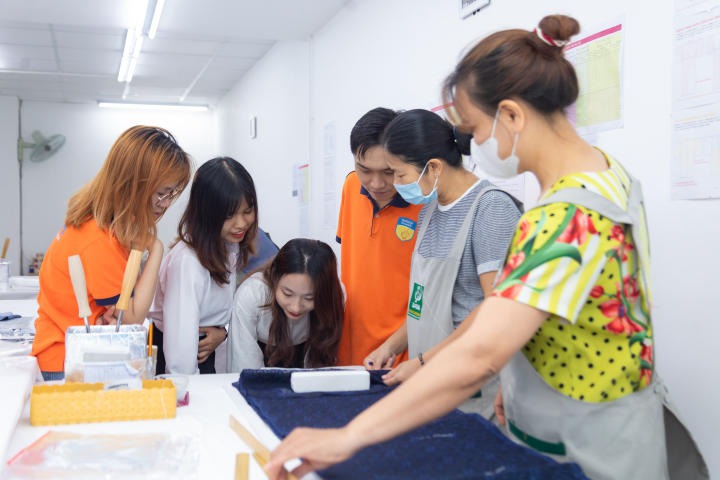 Sinh viên Khoa Nhật Bản học tìm hiểu về quy trình may Kimono tại Công ty TNHH Nihonwasou 55