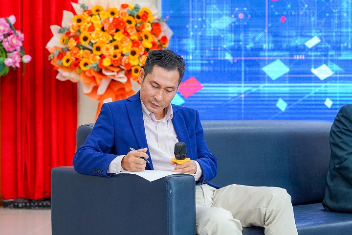 Khoa Công nghệ thông tin HUTECH tưng bừng chào đón tân binh về ngôi nhà chung 123