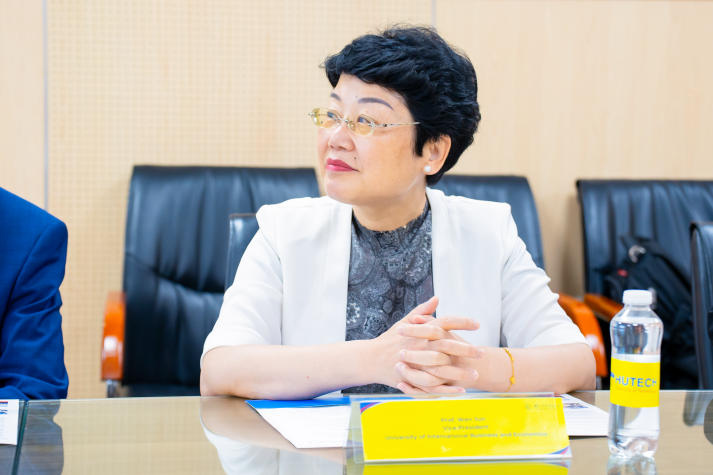 Đẩy mạnh quốc tế hóa giáo dục, HUTECH ký kết MOU với UIBE (Trung Quốc) 32