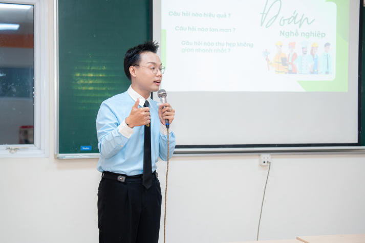 Sinh viên HUTECH rèn tư duy phản biện để giao tiếp thuyết phục hơn 24