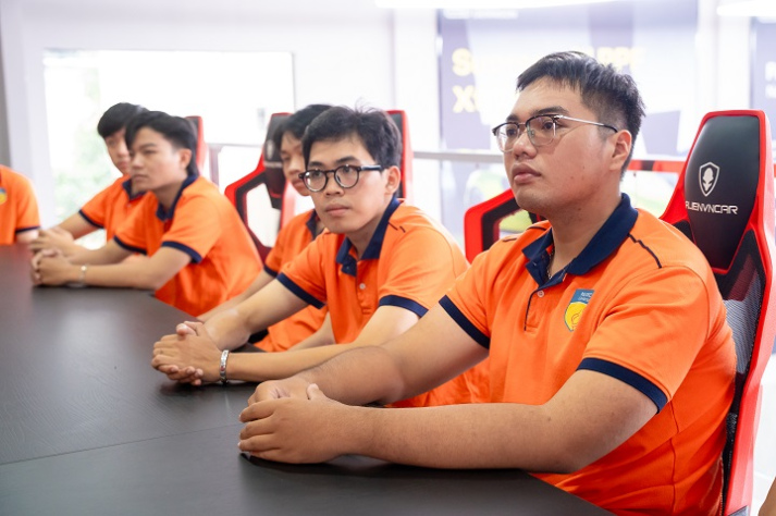 Sinh viên VKIT “chạm tay” công nghệ chăm sóc xe tại Avery Dennison Graphics Vietnam 29