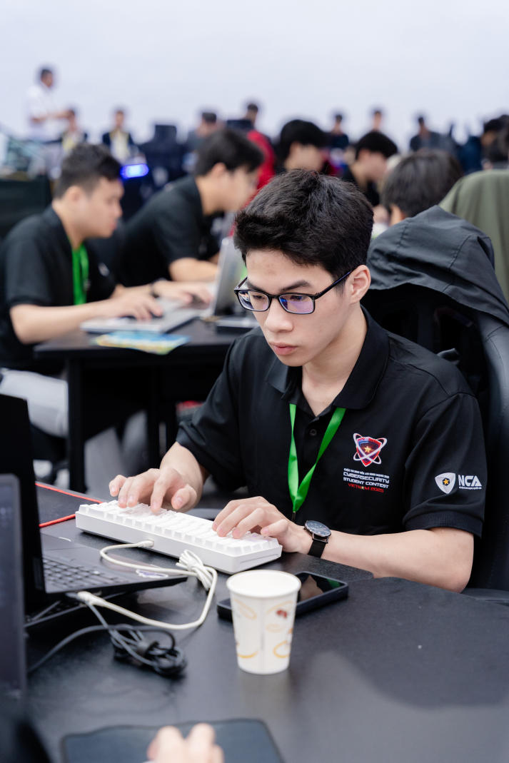 Năng lực - tốc độ - bản lĩnh: Sinh viên Khoa CNTT tỏa sáng tại cuộc thi Sinh viên An ninh mạng 2025 37