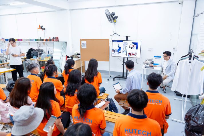 Sinh viên ngành Thương mại điện tử tìm hiểu thị trường thực tiễn tại Công ty AKUBA 8