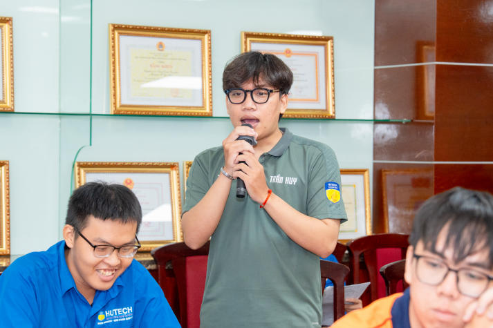 [Video] Gen Z HUTECH học “bí kíp sinh tồn” nơi công sở từ cựu sinh viên thành đạt 102