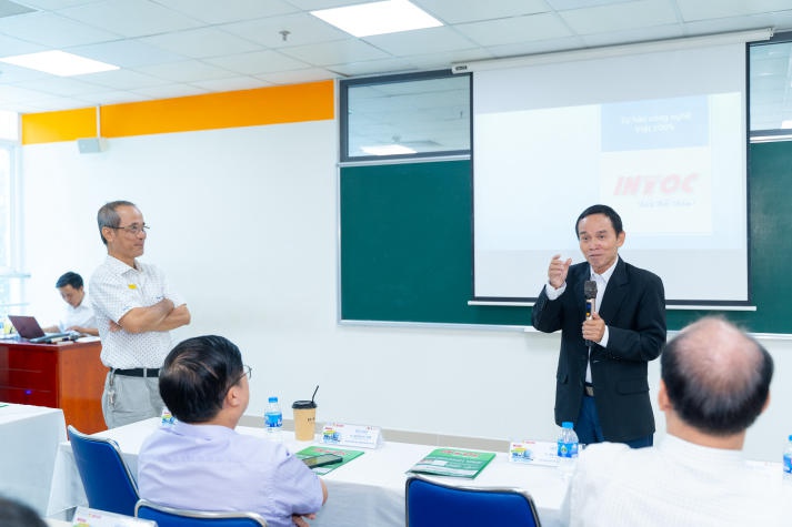 Sinh viên Khoa Xây dựng HUTECH tìm hiểu giải pháp chống thấm công nghệ Việt 82