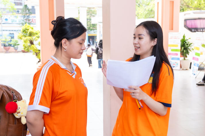 Sinh viên ngành Tâm lý học kết nối hơn 2.000 học sinh An Giang qua hành trình “Hiểu tâm lý - Vững tương lai” 32