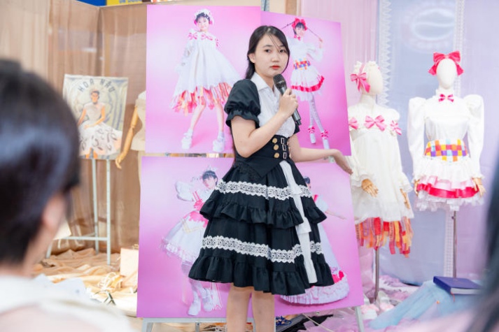 [Video] Đem bọ cánh cứng và người vô gia cư vào đồ án tốt nghiệp, 02 sinh viên ngành Thiết kế thời trang HUTECH “cán đích” thủ khoa và á khoa 132