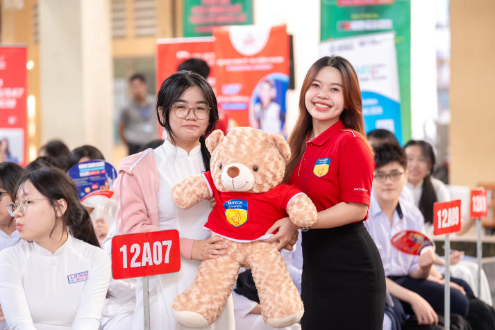 [Video] HUTECH đồng hành khởi động chương trình hướng nghiệp tại 450 trường, cơ sở giáo dục 127