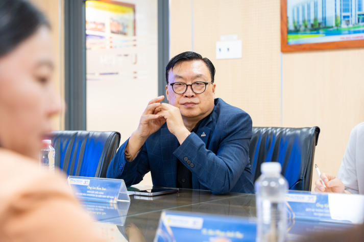 Bước tiến mới trong hợp tác giáo dục giữa Khoa Hàn Quốc học và Trường Đại học Quốc gia Kangwon (Hàn Quốc) 36