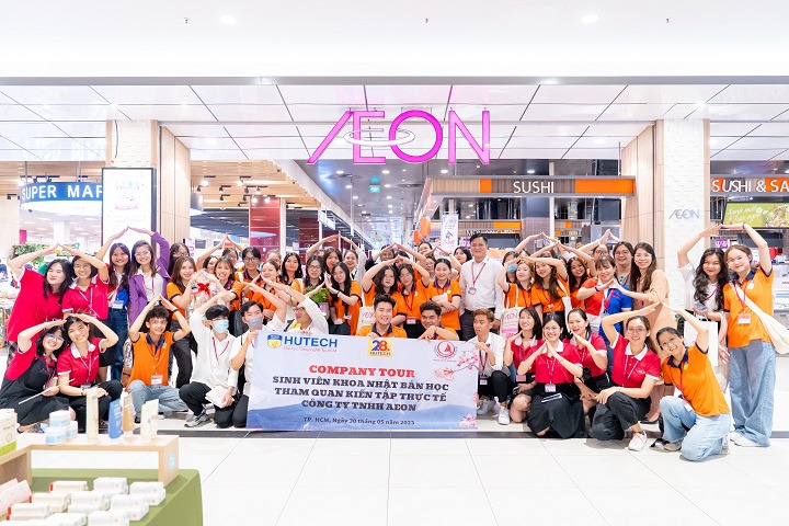 Sinh viên Khoa Nhật Bản học tích luỹ kiến thức thực tế hữu ích từ chuyến tham quan Trung tâm mua sắm AEON Bình Tân 9