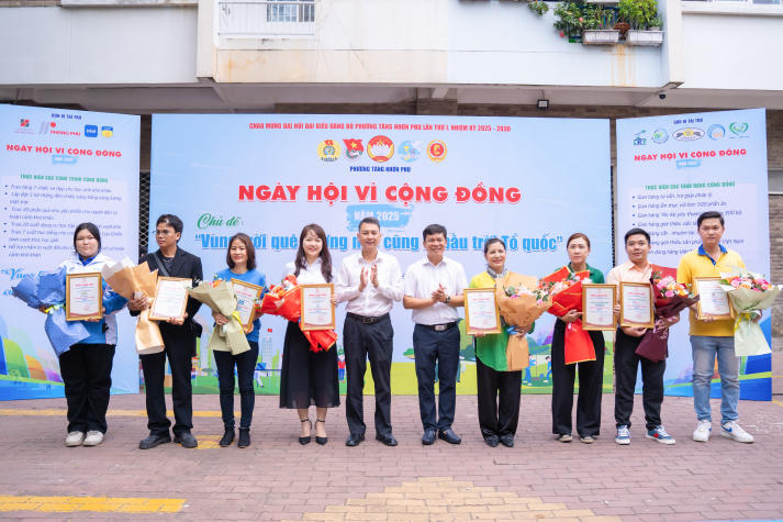 Điểm tin hoạt động Mùa hè xanh HUTECH 2025: Mặt trận TP.HCM sôi nổi với loạt công trình ý nghĩa 162