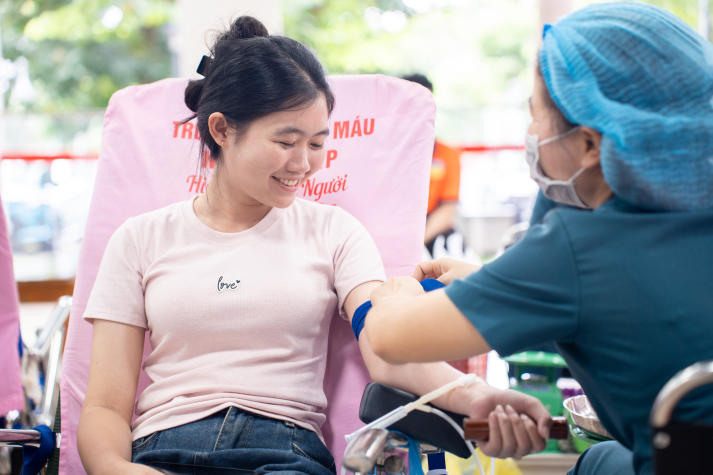 Sinh viên HUTECH trao giọt hồng, lan tỏa yêu thương trong ngày hội hiến máu tình nguyện 45