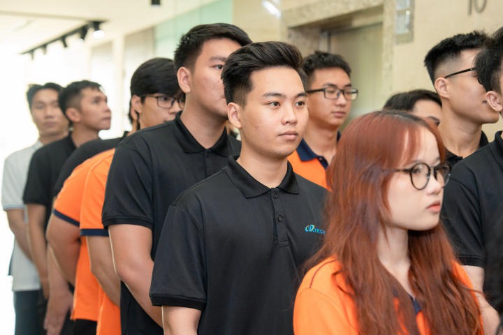 Sinh viên Hệ thống thông tin quản lý tham quan Công ty KPMG Việt Nam
