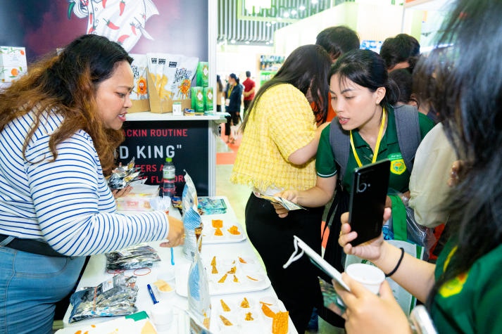 Sinh viên ngành Công nghệ thực phẩm HUTECH khám phá ngành Công nghiệp thực phẩm tại triển lãm “Vietnam Foodexpo 2023” 44