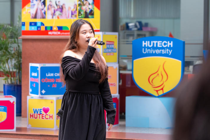 Văn nghệ sân trường chào đón năm học mới 2025-2026 tại HUTECH 40