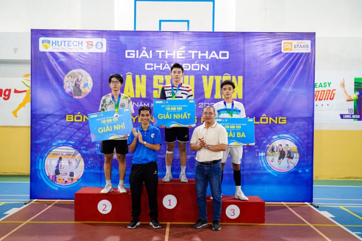 Giải thể thao chào đón tân sinh viên 2023 chính thức khép lại với nội dung thi đấu Cầu lông nam, nữ và Bóng đá nam 75