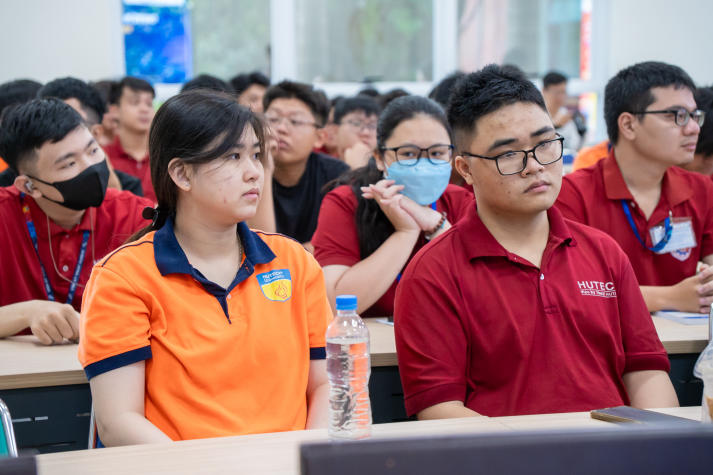 Sinh viên Viện Kỹ thuật tiếp cận công nghệ Digital Twin và xu hướng chuyển đổi số ngành điện 30