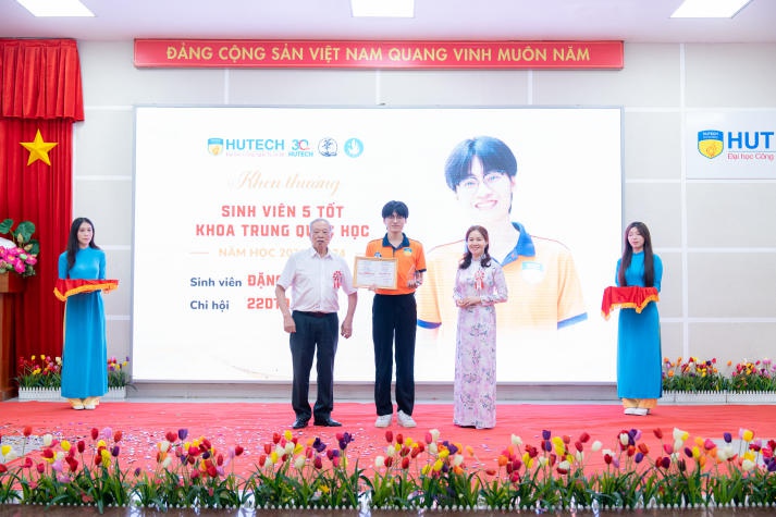 Tổng kết và triển khai công tác năm học 2024-2025, Khoa Trung Quốc học bắt đầu cho một hành trình phát triển mạnh mẽ 93