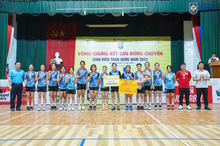 Đội tuyển bóng chuyền nữ HUTECH xuất sắc giành hạng 3 tại vòng Chung kết Giải Bóng chuyền Sinh viên toàn quốc 2023 54