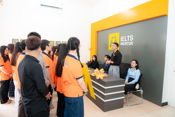 Gắn kết thực tiễn tại IELTS Mentor: Sinh viên Khoa Tiếng Anh nuôi dưỡng năng lực và đam mê nghề nghiệp 23