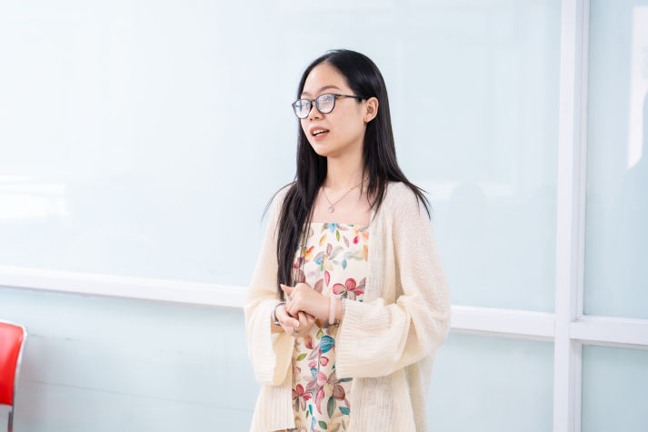 CLB Sư phạm Tiếng Anh HUTECH tôn vinh cống hiến, trao gửi tri ân trong buổi tổng kết 58