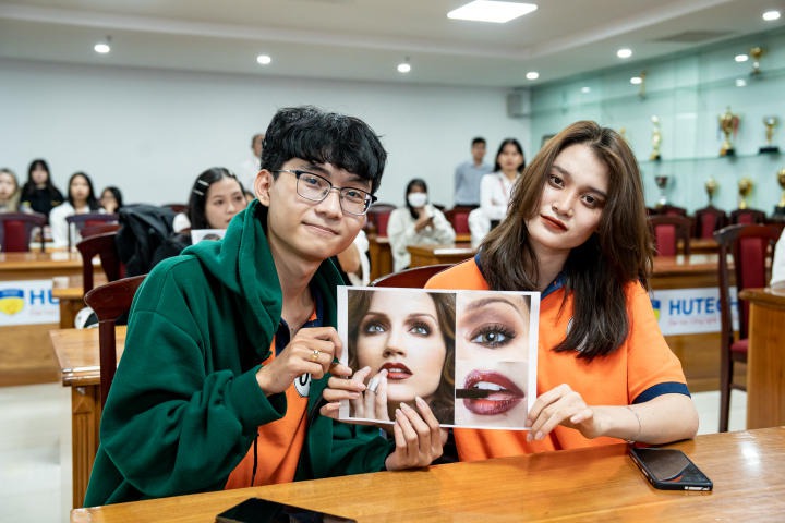 Sinh viên Khoa Trung Quốc học trổ tài makeup tôn vinh nhan sắc người phụ nữ nhân dịp 08/03 85