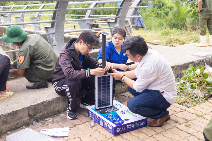 Mùa hè xanh HUTECH 2025: Gặp gỡ gia đình có công với cách mạng và xây dựng không gian sống an toàn - sạch - đẹp 185