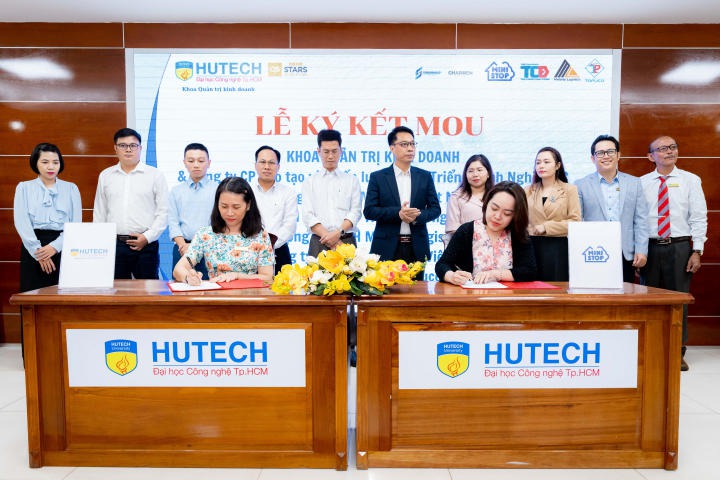 HUTECH ký kết MOU với 06 doanh nghiệp và tổ chức talkshow về khởi nghiệp trẻ cho sinh viên 75