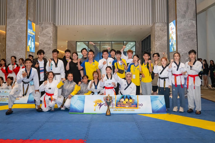 Đoàn vận động viên CLB Taekwondo HUTECH gặt “mưa” huy chương tại Giải đấu “Cup Taekwondo Trường Đại học Văn Hiến mở rộng lần thứ 8”