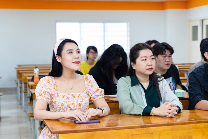 ​Sinh viên Khoa Tiếng Anh HUTECH sôi nổi học tập kỹ năng giảng dạy 27