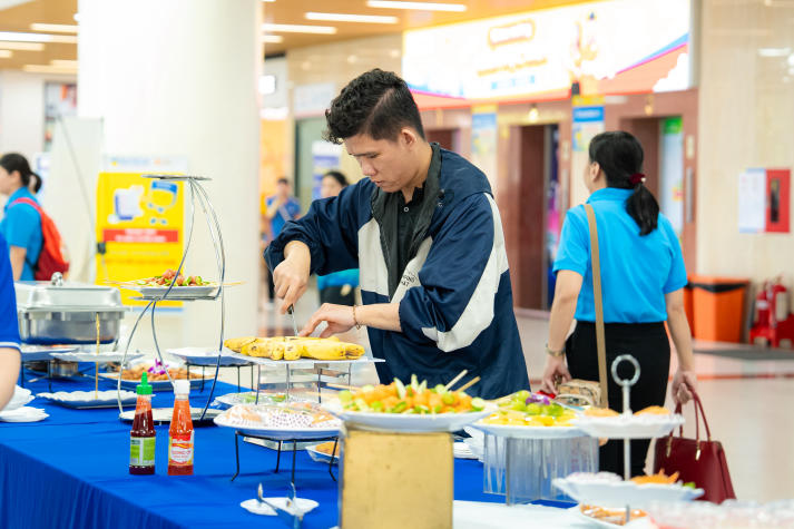 [Video] Sôi động, gắn kết và bùng nổ tại Hội thao Cán bộ - Giảng viên - Nhân viên HUTECH 2025 304