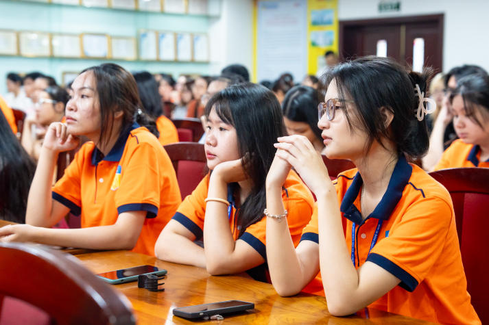 Tiếng Anh - “chìa khóa” mở rộng cơ hội nghề nghiệp cho sinh viên HUTECH 56