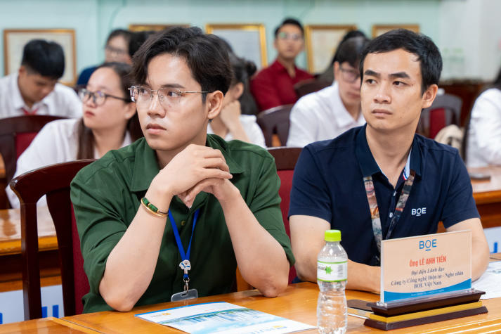 Sinh viên Khoa Trung Quốc học tham gia phỏng vấn trực tiếp cùng nhà tuyển dụng 50