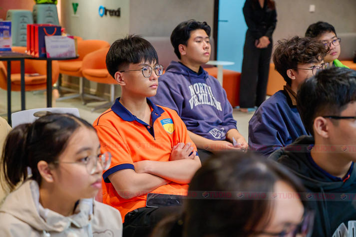 Sinh viên ngành Nghệ thuật số được đánh giá bài tập trực tiếp bởi chuyên gia của Lumina 32