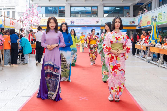 [Video] Sinh viên HUTECH hào hứng trải nghiệm Ngày hội giao lưu văn hóa Việt - Nhật 2024 139