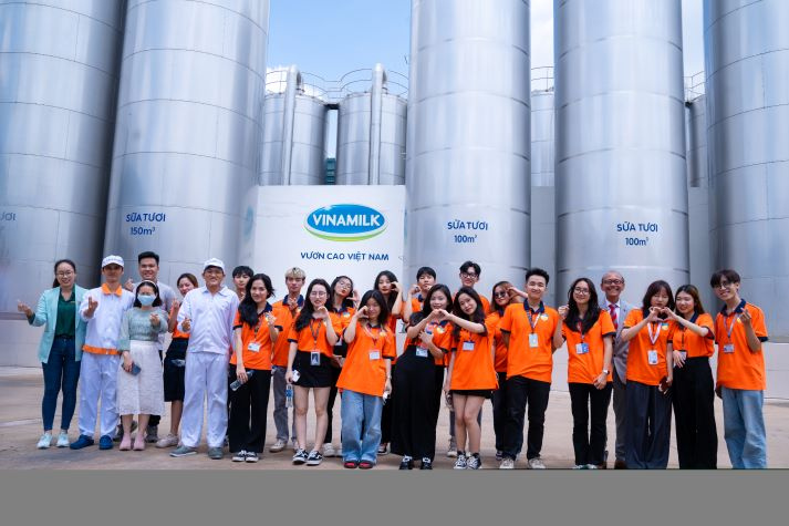 Sinh viên HUTECH sớm “bắt sóng” môi trường làm việc thực tế ngay từ năm nhất 98