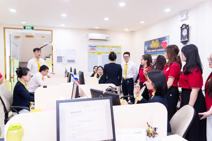 Trải nghiệm thực tế tại Nam A Bank, sinh viên Khoa Luật mở rộng góc nhìn về ngân hàng số 81